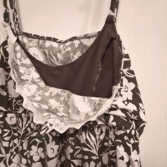 🎉Host Pick🎉Maternity and Breastfeeding Green and White Floral Top, Size S - Picture 4 of 5